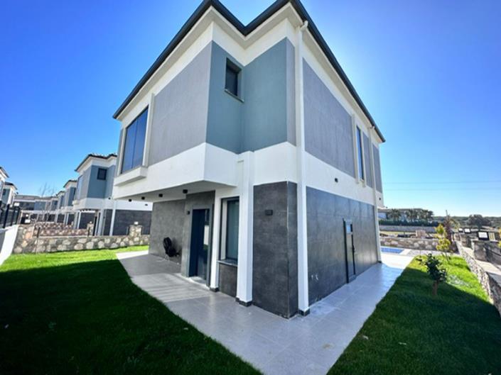 Image No.10-3 Bed Villa / Detached for sale