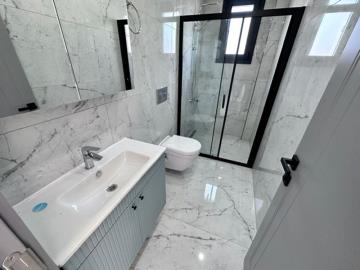 modern-fitted-bathroom