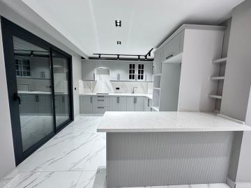 modern-fully-fitted-kitchen