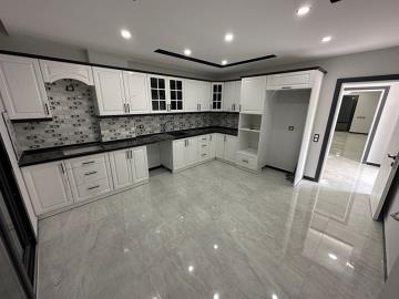 beautifully-fitted-kitchen