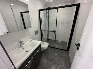 modern-fitted-bathroom