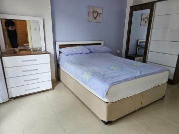 spacious-master-bedroom