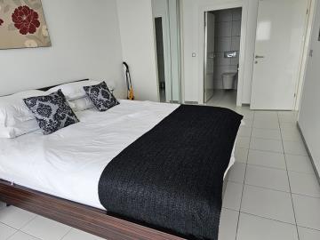 bright-double-bedroom-with-en-suite