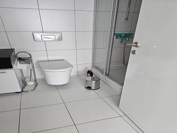 en-suite-with-shower-cubicle