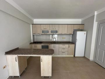 built-in-kitchen-with-breakfast-bar-divide