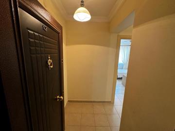 entrance-into-Apartment