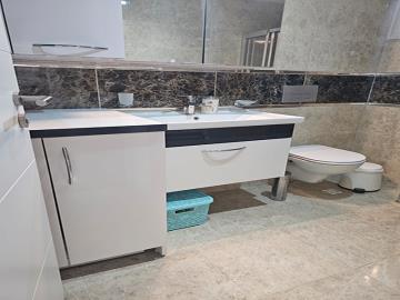 fully-tiled-family-bathroom