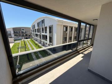 three-bed---covered-balcony-overlooking-gardens