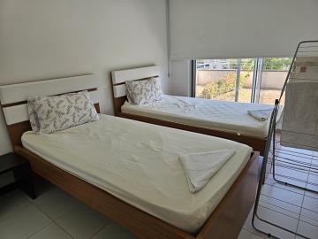good-size-twin-bedroom