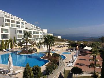 stunning-view-of-the-resort-and-sea-from-balcony