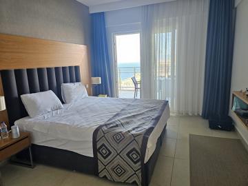 bedroom-enjoys-a-stunning-sea-view