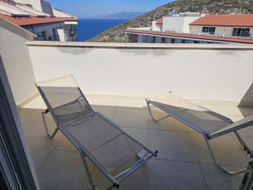 fabulous-sea-view-roof-terrace-off-living-area