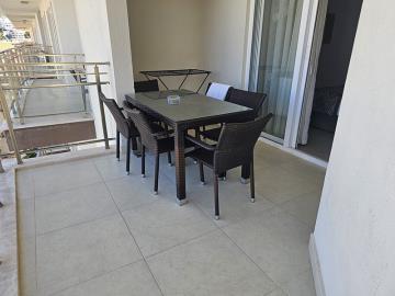 spacious-baclony-off-bedroom