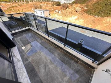 spacious-balcony