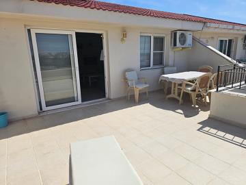 enjoys-a-fabulous-roof-terrace