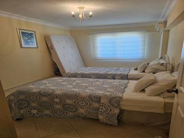 spacious-bedroom