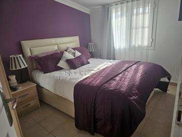 spacious-double-size-bedroom