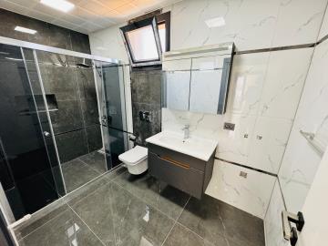 fully-tiled-family-bathroom