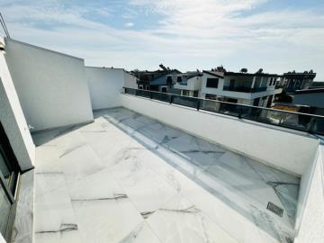 large-roof-terrace-on-top-floor