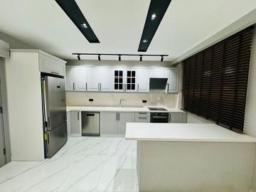 beautifully-fitted-kitchen