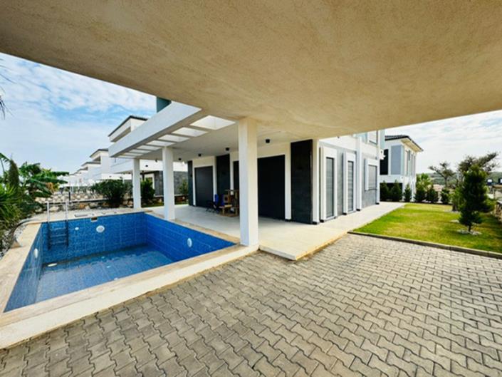 Image No.9-4 Bed Villa / Detached for sale