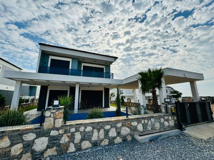 Image No.2-4 Bed Villa / Detached for sale