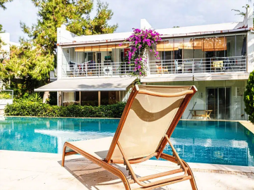fabulous-pool-area
