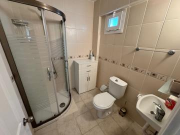 fully-fitted-bathroom