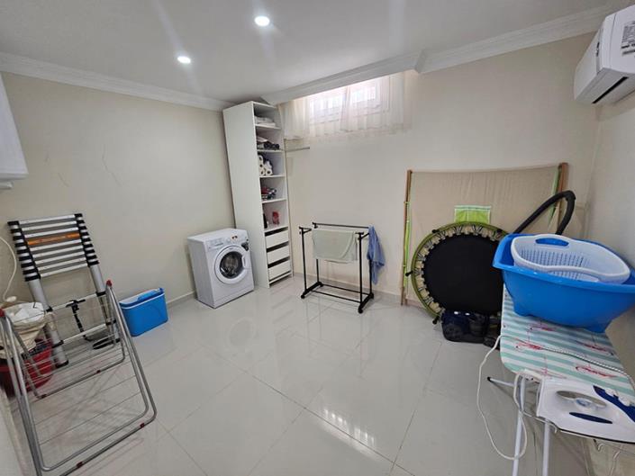 Image No.19-5 Bed Villa / Detached for sale