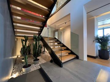 stylish-and-modern-entrance-hall