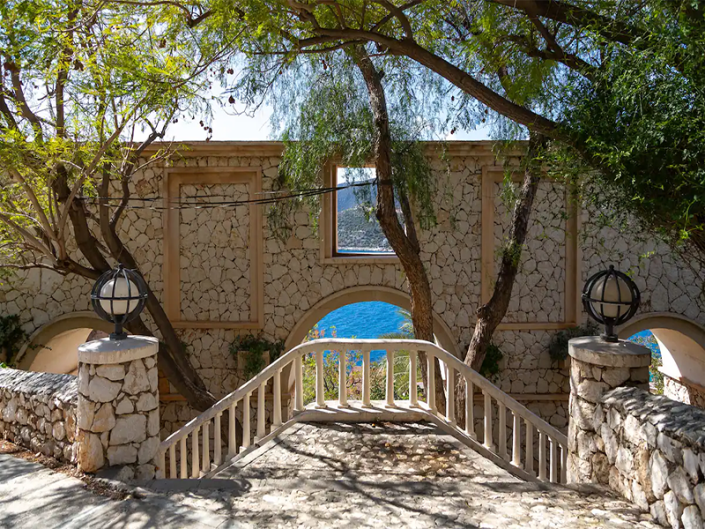 Image No.16-2 Bed Property for sale