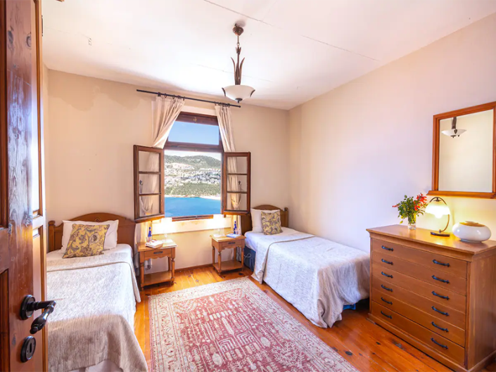 Image No.12-2 Bed Property for sale