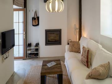 beautifully-furnished-lounge