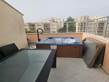 Jacuzzi-on-roof-terrace