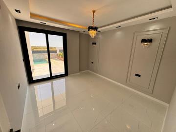 double-bedroom-with-access-to-pool