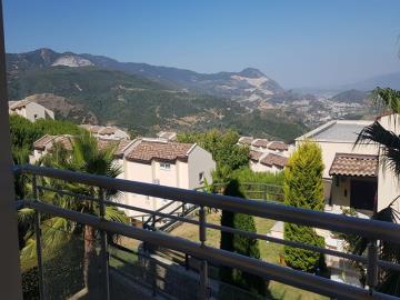 beauitful-mountain-views-from-balcony