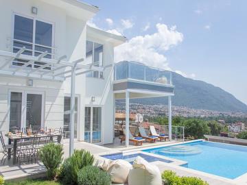 amazing-Villa-with-breath-taking-views