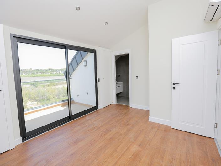 Image No.10-5 Bed Villa for sale