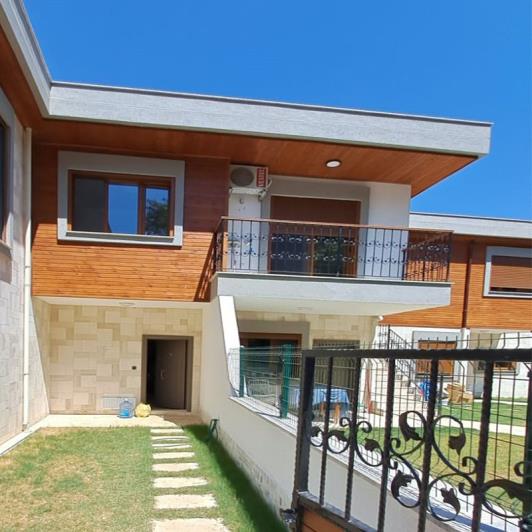 Image No.1-3 Bed Townhouse for sale