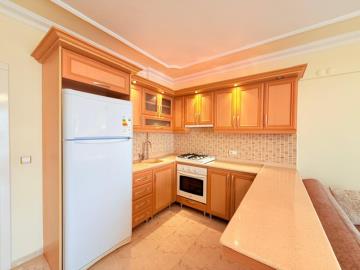 fitted-kitchen-with-breakfast-bar-divide