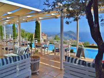 on-site-club-house-with-stunning-views