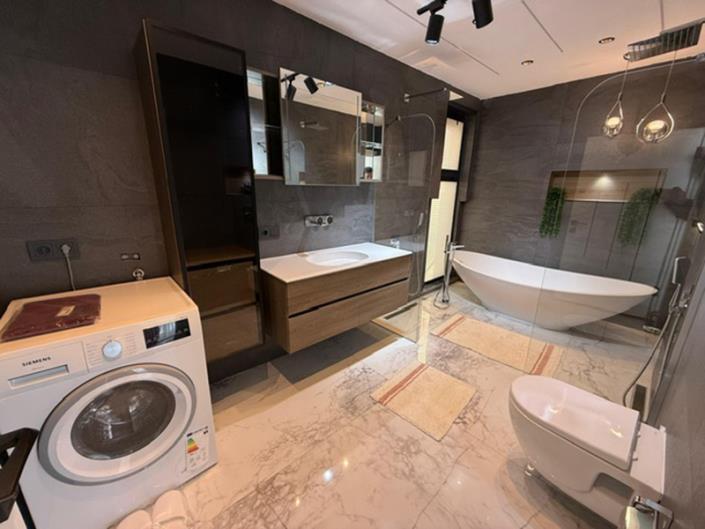 Image No.19-4 Bed Villa / Detached for sale