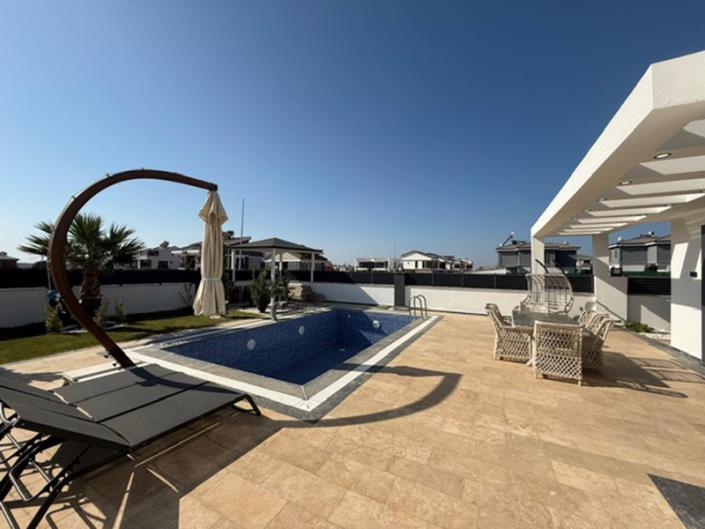 Image No.2-4 Bed Villa / Detached for sale