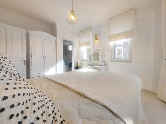 Image No.12-5 Bed Villa / Detached for sale