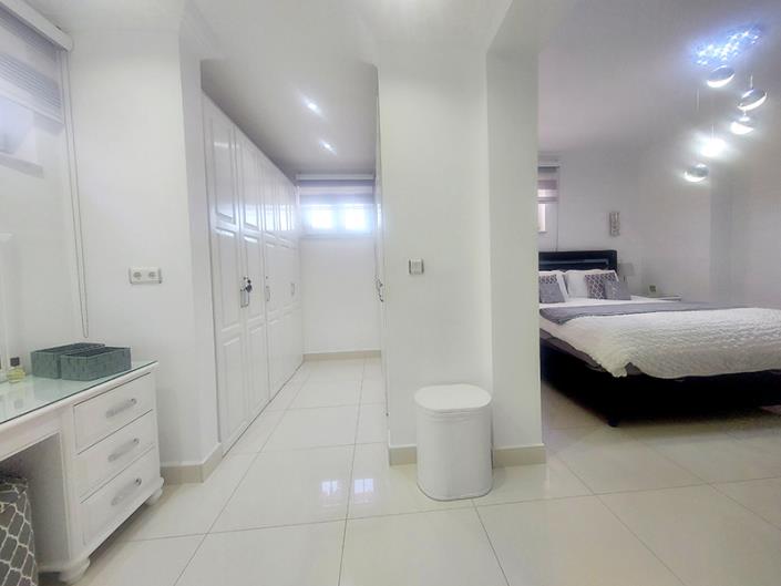 Image No.23-5 Bed Villa / Detached for sale