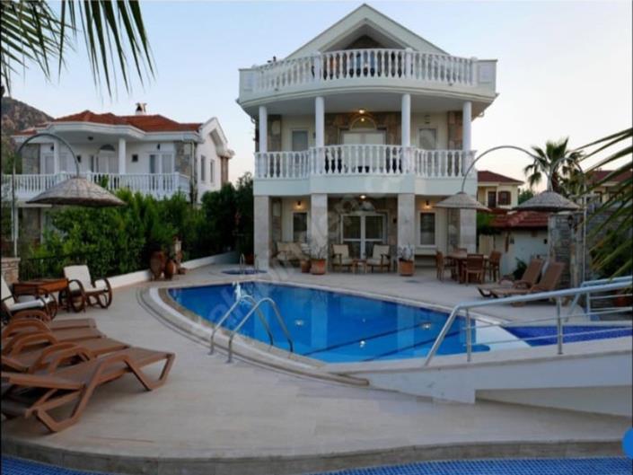 Image No.1-5 Bed Villa / Detached for sale