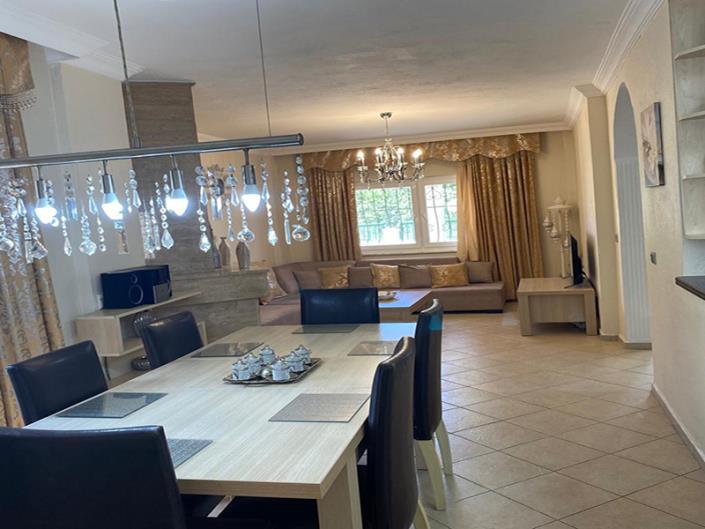 Image No.10-4 Bed Villa / Detached for sale