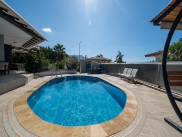 enjoys-own-private-pool