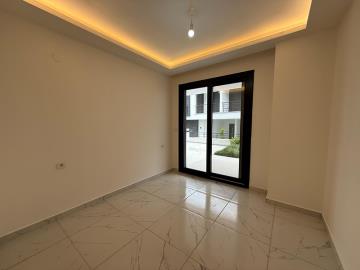 bedroom-with-access-to-garden