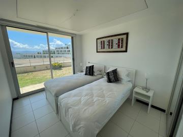 twin-bedroom-with-access-to-garden